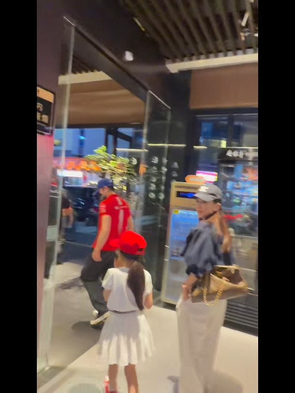 郭富城大女儿二女儿正面照意外曝光！零遮掩高颜值疯传！五官立体神似方媛
