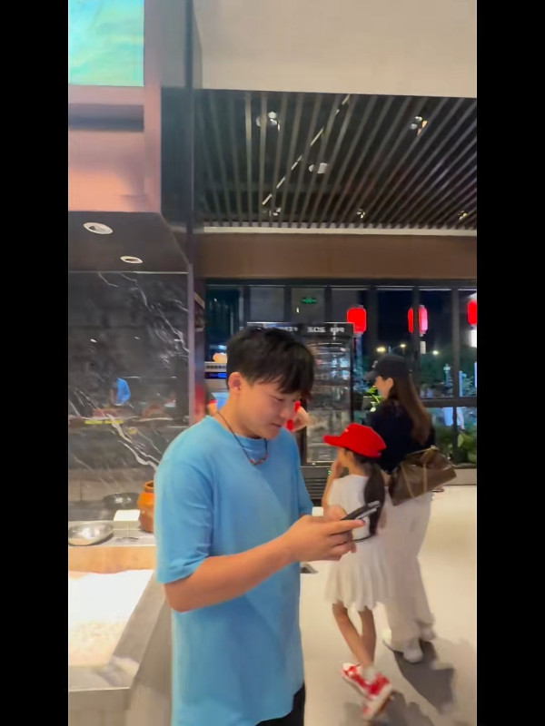 郭富城大女儿二女儿正面照意外曝光！零遮掩高颜值疯传！五官立体神似方媛