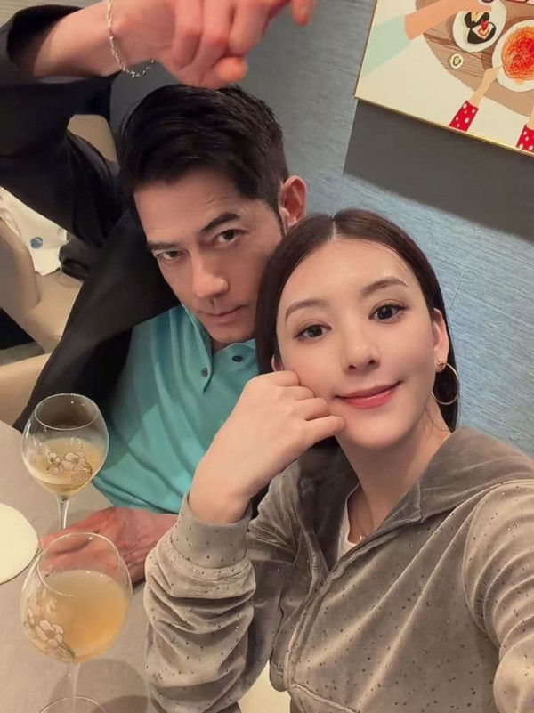 郭富城大女儿二女儿正面照意外曝光！零遮掩高颜值疯传！五官立体神似方媛