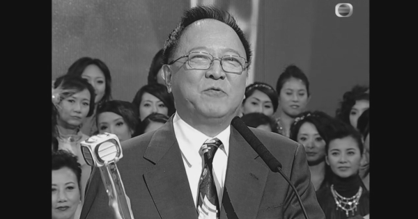 钟景辉离世｜《赌神3》教科书级演技“笑”成绝响“他整天对着你笑，笑到你心都寒了”