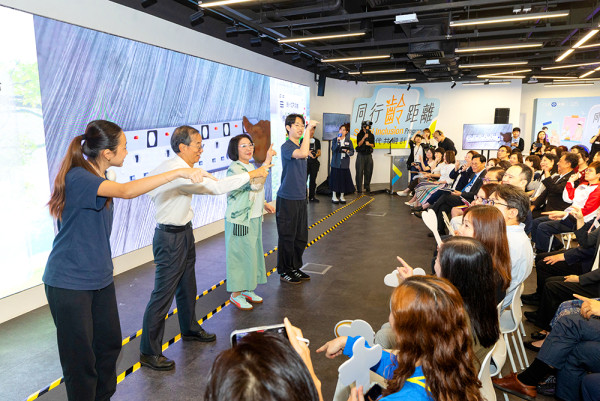 当银发族遇上Z世代 👵👨‍🎓“中电 x VTC 同行无距离 跨代共融计划”启动礼 见证“跨代拍档”拍住上 