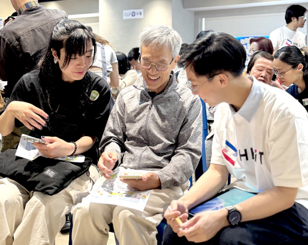 当银发族遇上Z世代 👵👨‍🎓“中电 x VTC 同行无距离 跨代共融计划”启动礼 见证“跨代拍档”拍住上 