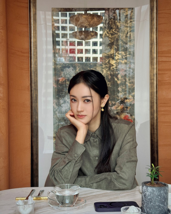 张宝儿晒全家福意外泄喜讯疑怀第3胎！肚凸凸孕味浓惹揣测4年抱3想追女