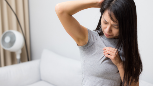 搭地鐵聞到濃烈汗臭？醫生揭「這是臭味元兇」90%人都忽略！附3大除臭法
