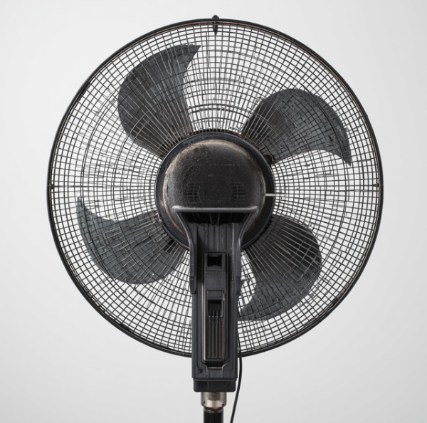 夏天風扇長開隨時著火！9成人洗風扇都洗錯呢個位！機電署揭4大隱形起火盲點：隨時短路燒焦！