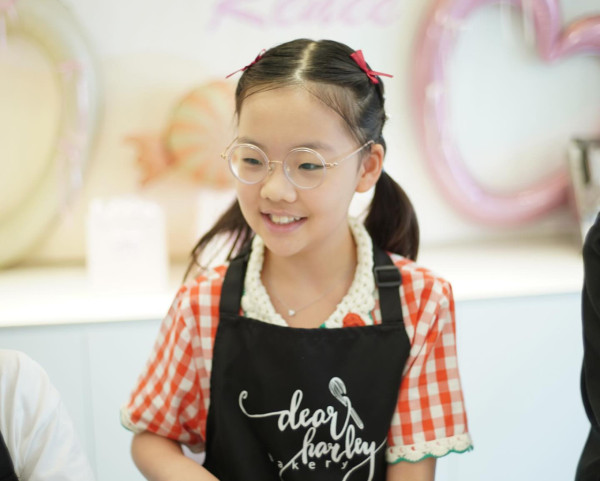 譚俊彥11歲大女近照曝光暴風成長！戴鋼牙箍零影響氣質五官神複製媽媽