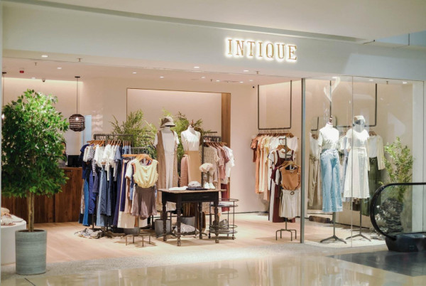 結業潮｜本地服裝品牌INTIQUE月底全線結業！上周推Hello Kitty聯乘即告別！10間門市結業優惠68折