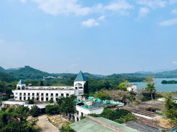 深圳羅湖新地標！東湖公園湖光塔日夜景超靚 19.5米高白色螺旋塔＋360度觀景台 