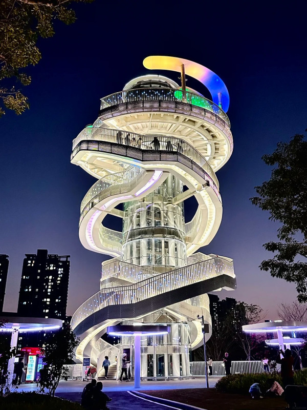 深圳羅湖新地標！東湖公園湖光塔日夜景超靚 19.5米高白色螺旋塔＋360度觀景台 
