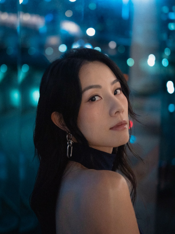鄧麗欣酷熱夏天剪空氣瀏海告別中分！新髮型竟惹兩極反應：扮後生VS少女感