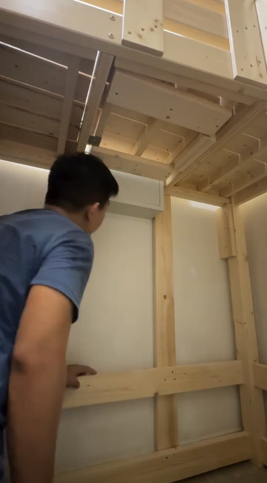 極限改造工人房？床架「遷就」電箱最窄僅50cm。（截圖：Facebook）