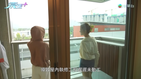 元朗新楼盘未入住先变“水舞间” 镜柜打钉刺穿水管引发瀑布！赔偿9万拉锯3个月
