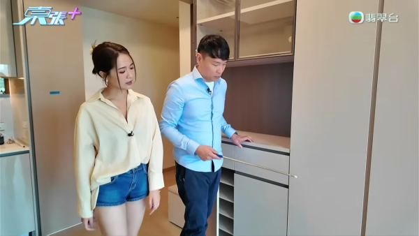 元朗新楼盘未入住先变“水舞间” 镜柜打钉刺穿水管引发瀑布！赔偿9万拉锯3个月
