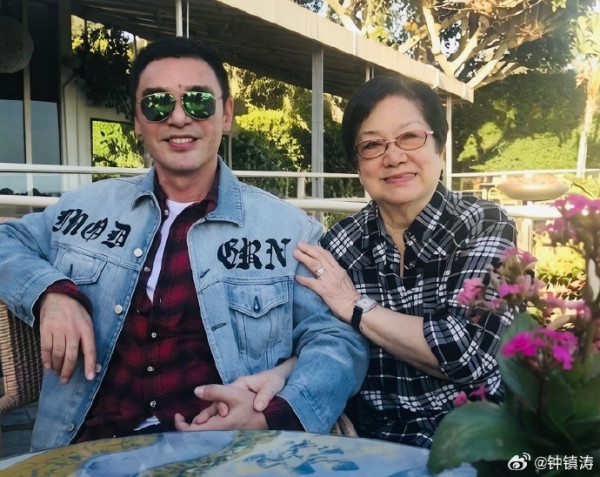 鍾鎮濤丁母憂悼念101歲媽媽離世 沉痛公布噩耗：「實難強顏歡笑」