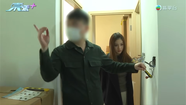 屯门500尺单位斥35万装修惊变烂尾形同废墟!“装修钉子户”吹鸡全家上门声大夹恶