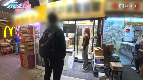 屯门500尺单位斥35万装修惊变烂尾形同废墟!“装修钉子户”吹鸡全家上门声大夹恶