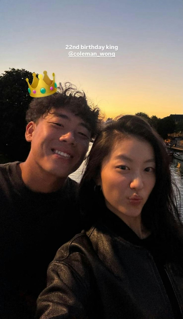 陳奕迅愛女首度晒黃澤林親暱合照放閃！熱戀期高調示愛男友：想好似雙胞胎咁