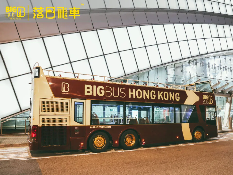 浪漫觀光變水上樂園！香港「落日飛車」暴雨驚現大瀑布 網民笑：1個價錢玩齊呢樣