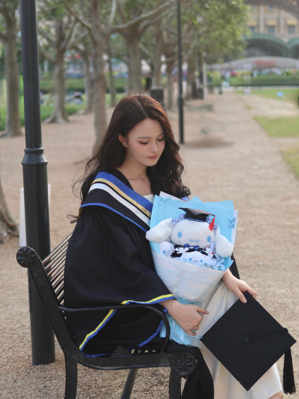 前港姐冠軍宋宛穎雙胞胎細妹神科畢業！頂級顏值靚過明星家姐獲封「最美醫生」
