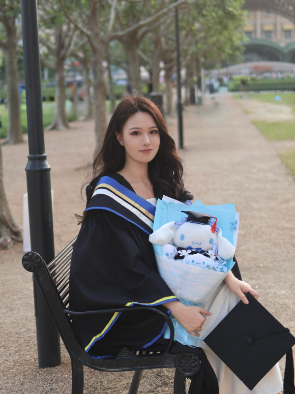 前港姐冠軍宋宛穎雙胞胎細妹神科畢業！頂級顏值靚過明星家姐獲封「最美醫生」