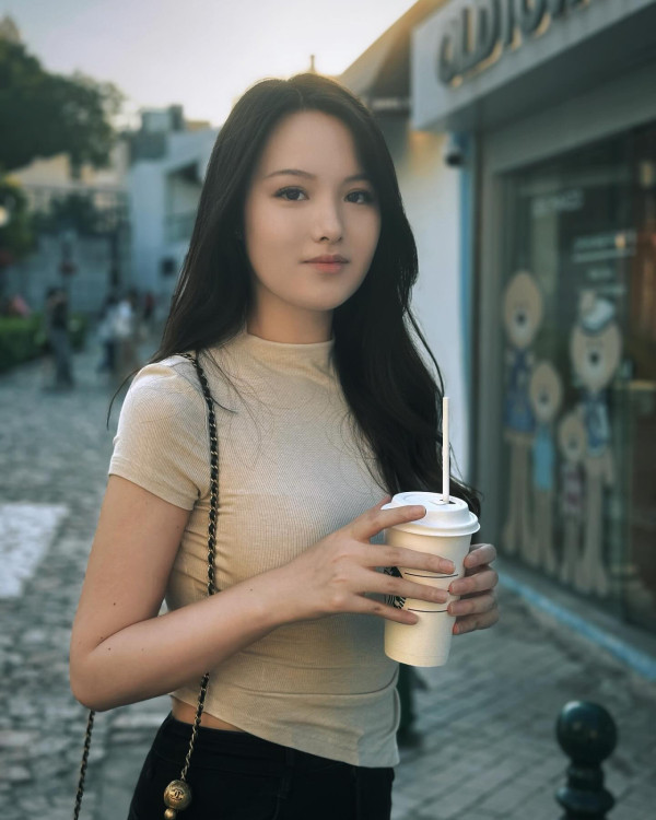 前港姐冠軍宋宛穎雙胞胎細妹神科畢業！頂級顏值靚過明星家姐獲封「最美醫生」