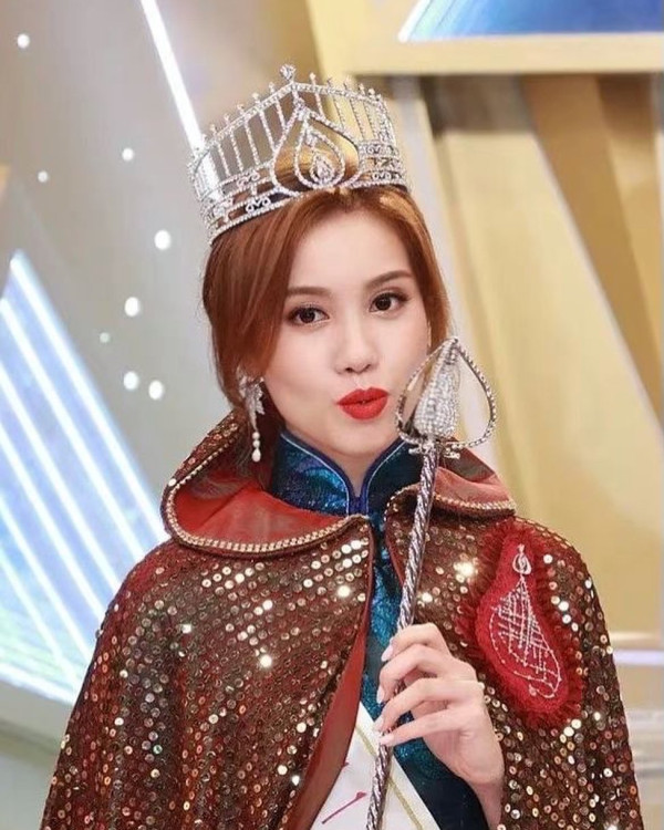 前港姐冠軍宋宛穎雙胞胎細妹神科畢業！頂級顏值靚過明星家姐獲封「最美醫生」