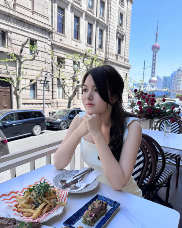 前港姐冠軍宋宛穎雙胞胎細妹神科畢業！頂級顏值靚過明星家姐獲封「最美醫生」