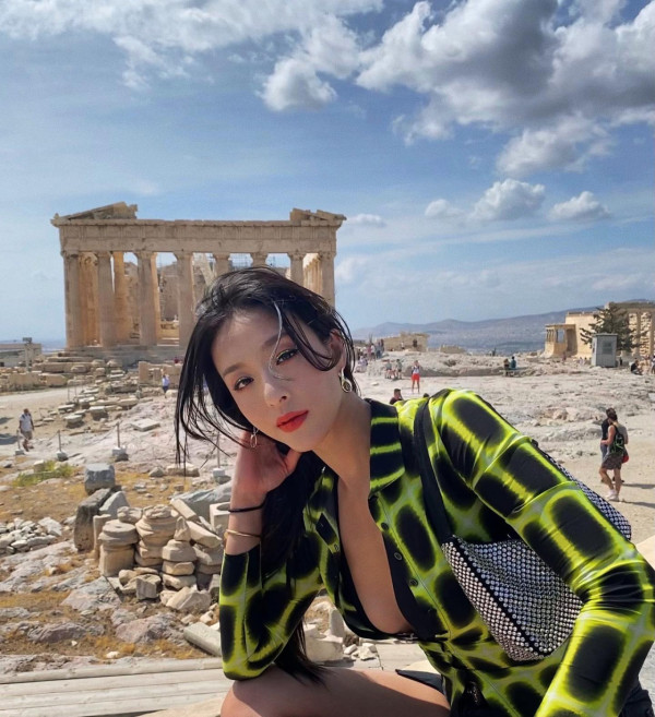 千禧女神退圈後罕有晒性感黑bra近照！魔鬼身材不輸全盛期：完全冇變過