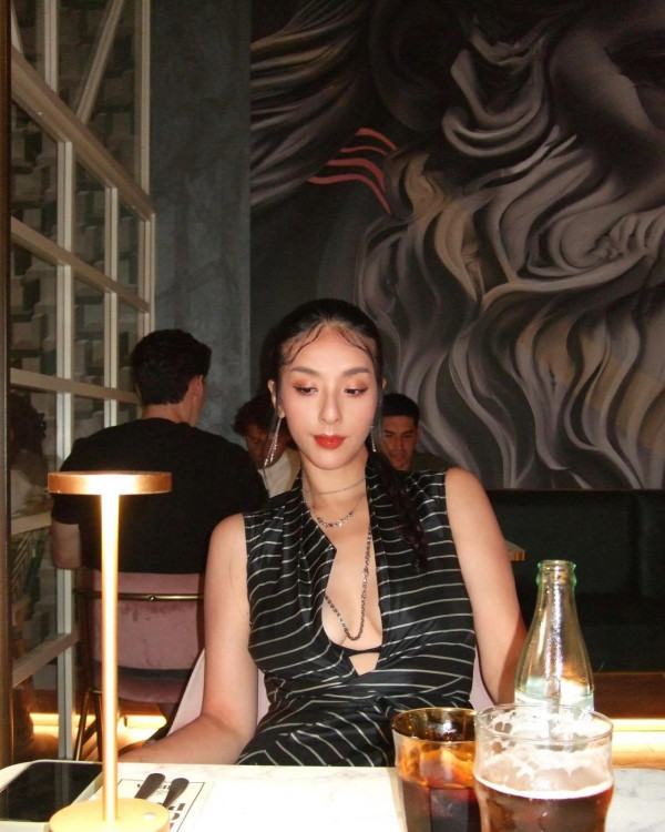 千禧女神退圈後罕有晒性感黑bra近照！魔鬼身材不輸全盛期：完全冇變過
