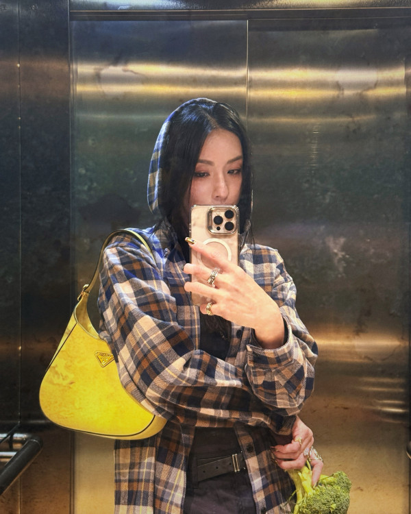千禧女神退圈後罕有晒性感黑bra近照！魔鬼身材不輸全盛期：完全冇變過