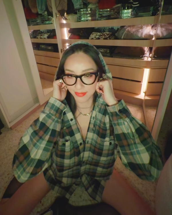 千禧女神退圈後罕有晒性感黑bra近照！魔鬼身材不輸全盛期：完全冇變過