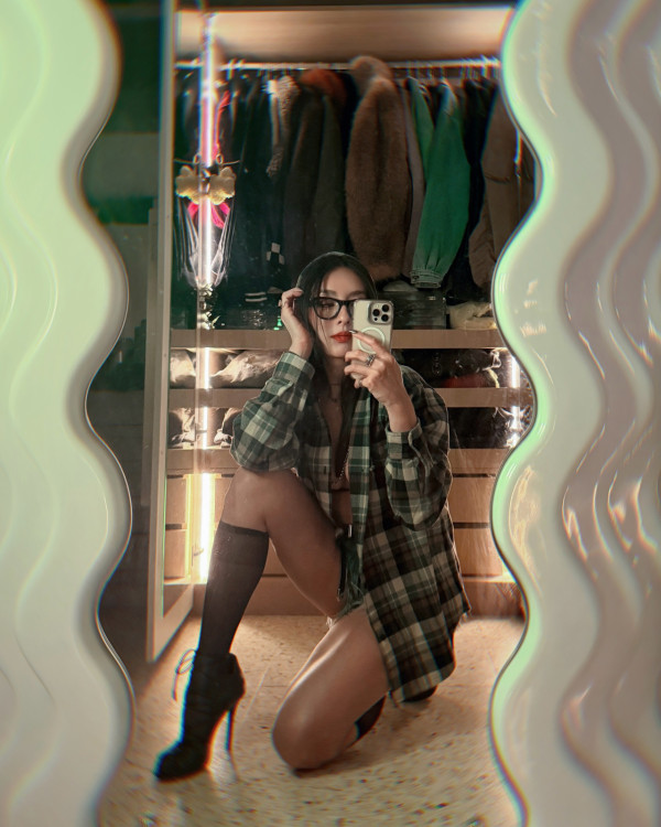 千禧女神退圈後罕有晒性感黑bra近照！魔鬼身材不輸全盛期：完全冇變過