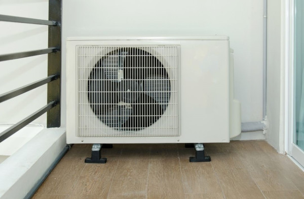 避免陽光直射冷氣機,裝錯位耗電量增16.5%(圖片來源︰Canva)