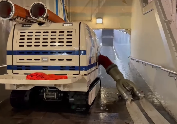 本港今年首發黑雨！多區驚現嚴重水浸 馬路變「汪洋」！渠務署派「龍吸水」出動 附水浸求助熱線