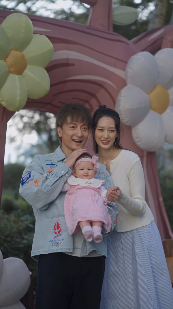 方力申婚后一年香港补拍唯美结婚照！全家福曝光太太叶萱仙级颜值超惊艳