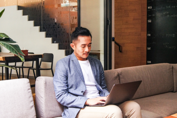 AI取代大量工作 或引发大规模失业?图片来源:Canva