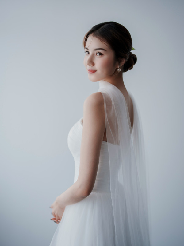 TVB力捧小花IG無預警貼婚紗照！驚傳秘婚自爆情意結：着邊套婚紗好