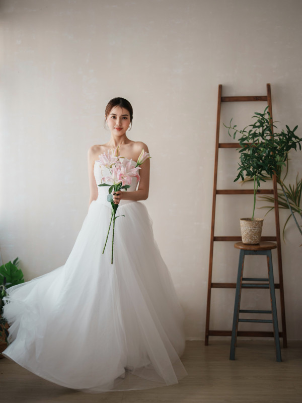 TVB力捧小花IG無預警貼婚紗照！驚傳秘婚自爆情意結：着邊套婚紗好