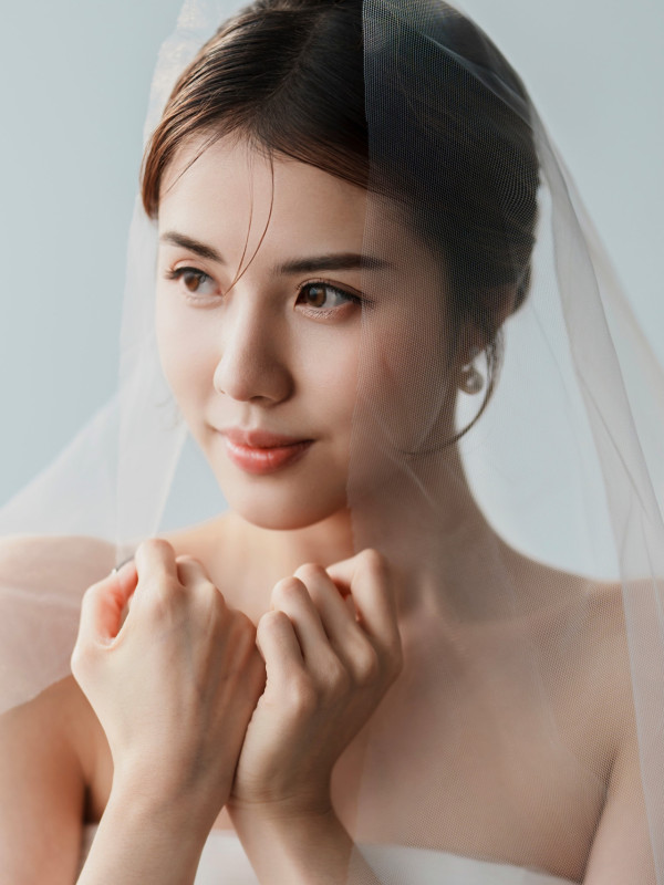 TVB力捧小花IG無預警貼婚紗照!驚傳秘婚自爆情意結:着邊套婚紗好
