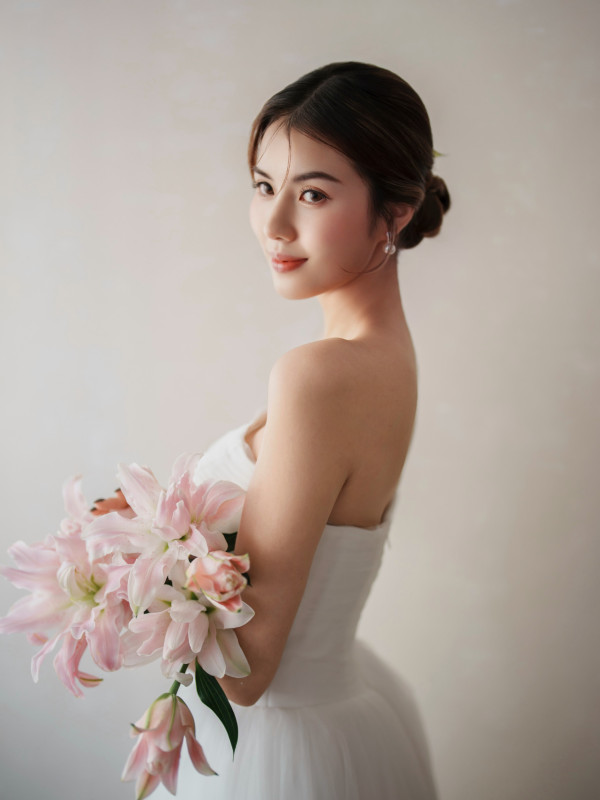 TVB力捧小花IG無預警貼婚紗照！驚傳秘婚自爆情意結：着邊套婚紗好