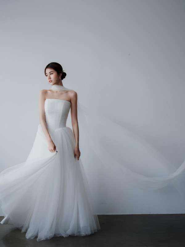 TVB力捧小花IG無預警貼婚紗照!驚傳秘婚自爆情意結:着邊套婚紗好