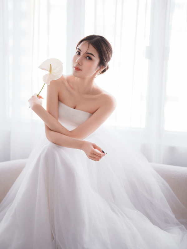 TVB力捧小花IG無預警貼婚紗照！驚傳秘婚自爆情意結：着邊套婚紗好