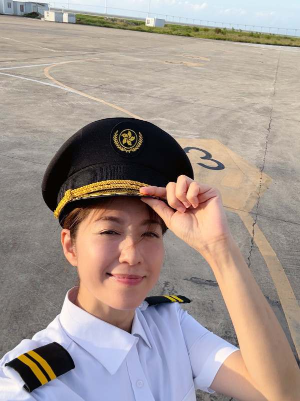44岁陈自瑶索爆女机师look被疯传!30万网友看后激赞美到傻:以为是20岁素人