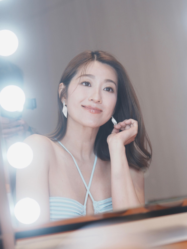 陈自瑶穿超高衩贴身旗袍性感庆中秋！S级曲线“好生养”惊艳网友：人间仙女