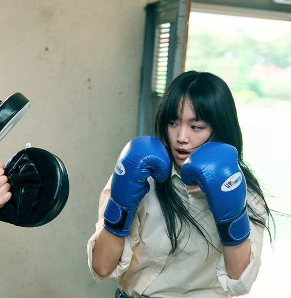 鐵拳教育|秦基周37歲凍齡女戰神9件事起底!反差萌女督察人氣急升