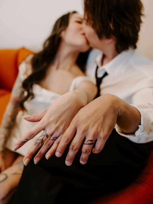 42歲男藝人IG無預警宣佈結婚！與圈外女友拍拖3年曬愛的紋身︰有你的未來