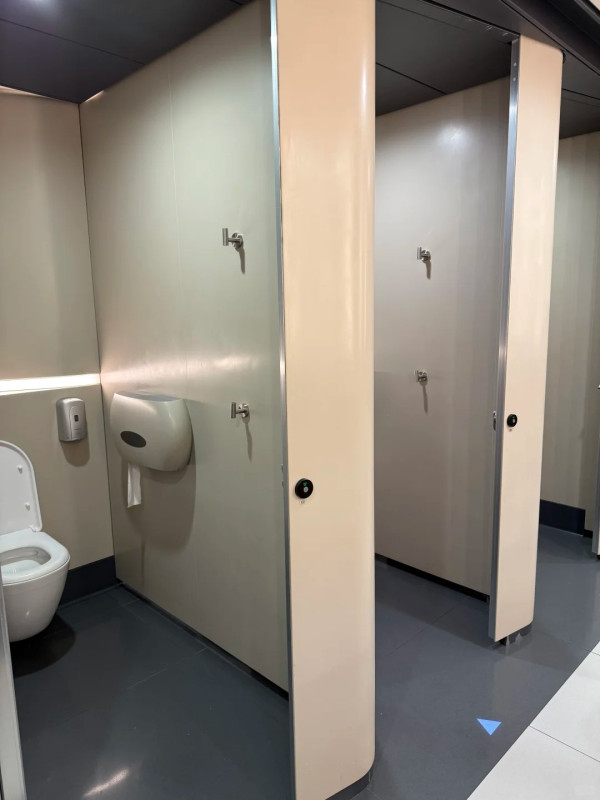 內地網民大讚香港機場廁所一特色 設備超貼心:簡直「救大命」