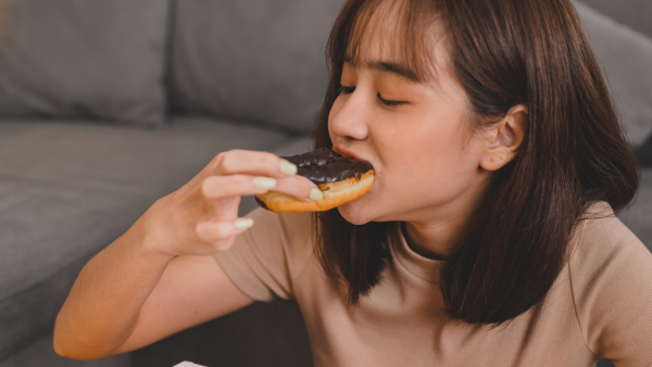 示意圖:不少人宵夜的選擇都含有極高熱量。 圖片來源:Canva