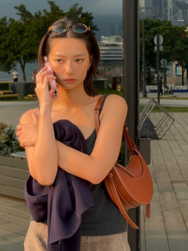 27歲女藝人豪門撻Q後承認新戀情！自爆主動倒追男友：唔見家長都唔得啦