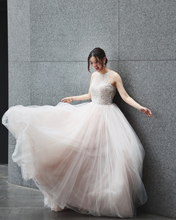 視帝老婆結婚13年再披婚紗賀花邊婚！久違露面晒絕美回眸神驚艷網民